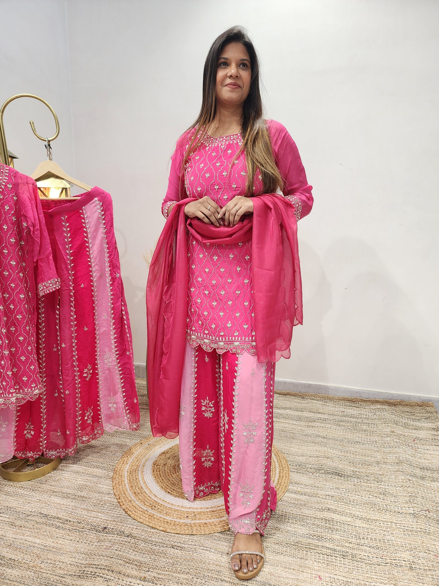 SHADES OF PINK EMBROIDED DIVIDER SET