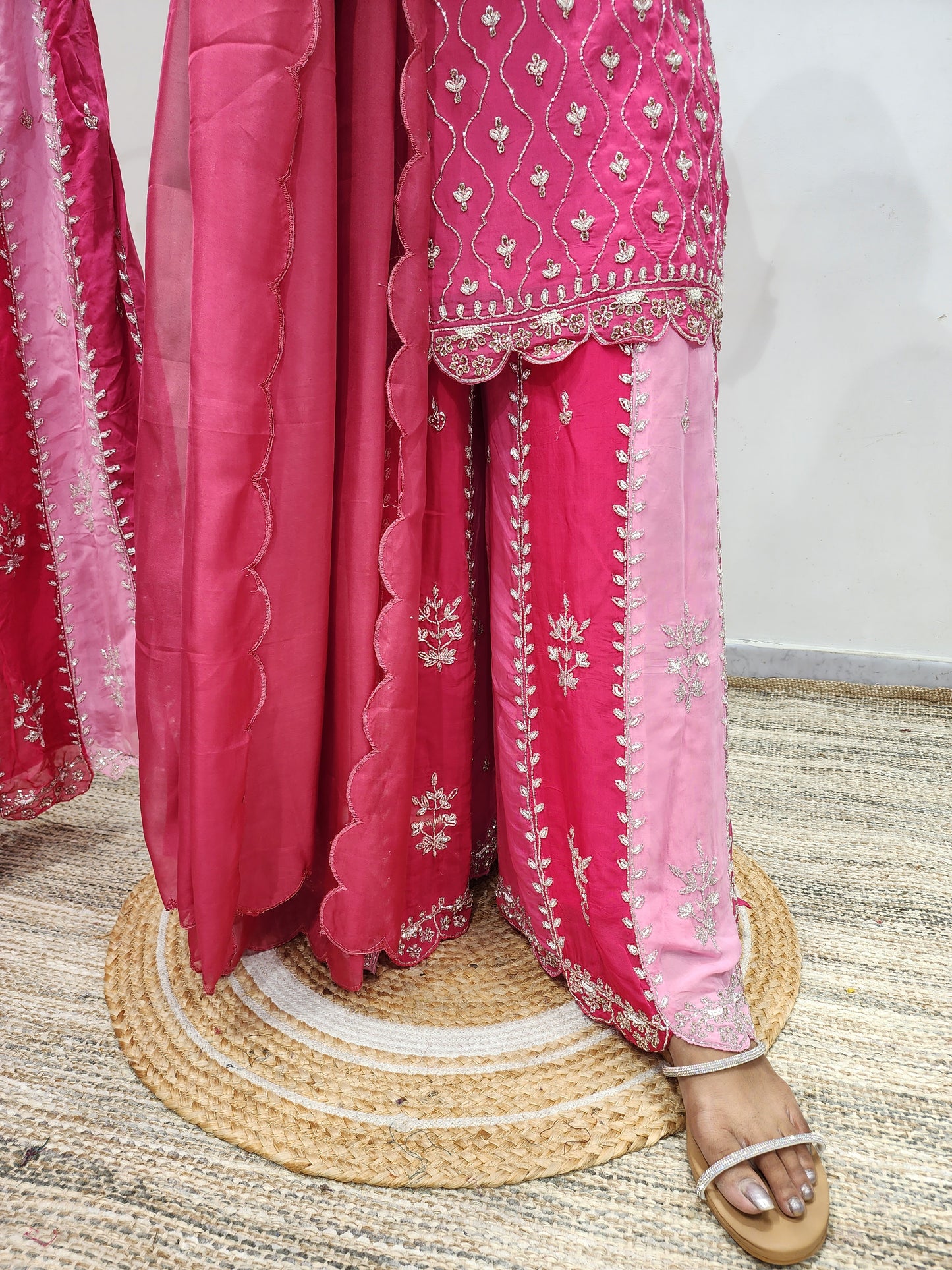 SHADES OF PINK EMBROIDED DIVIDER SET