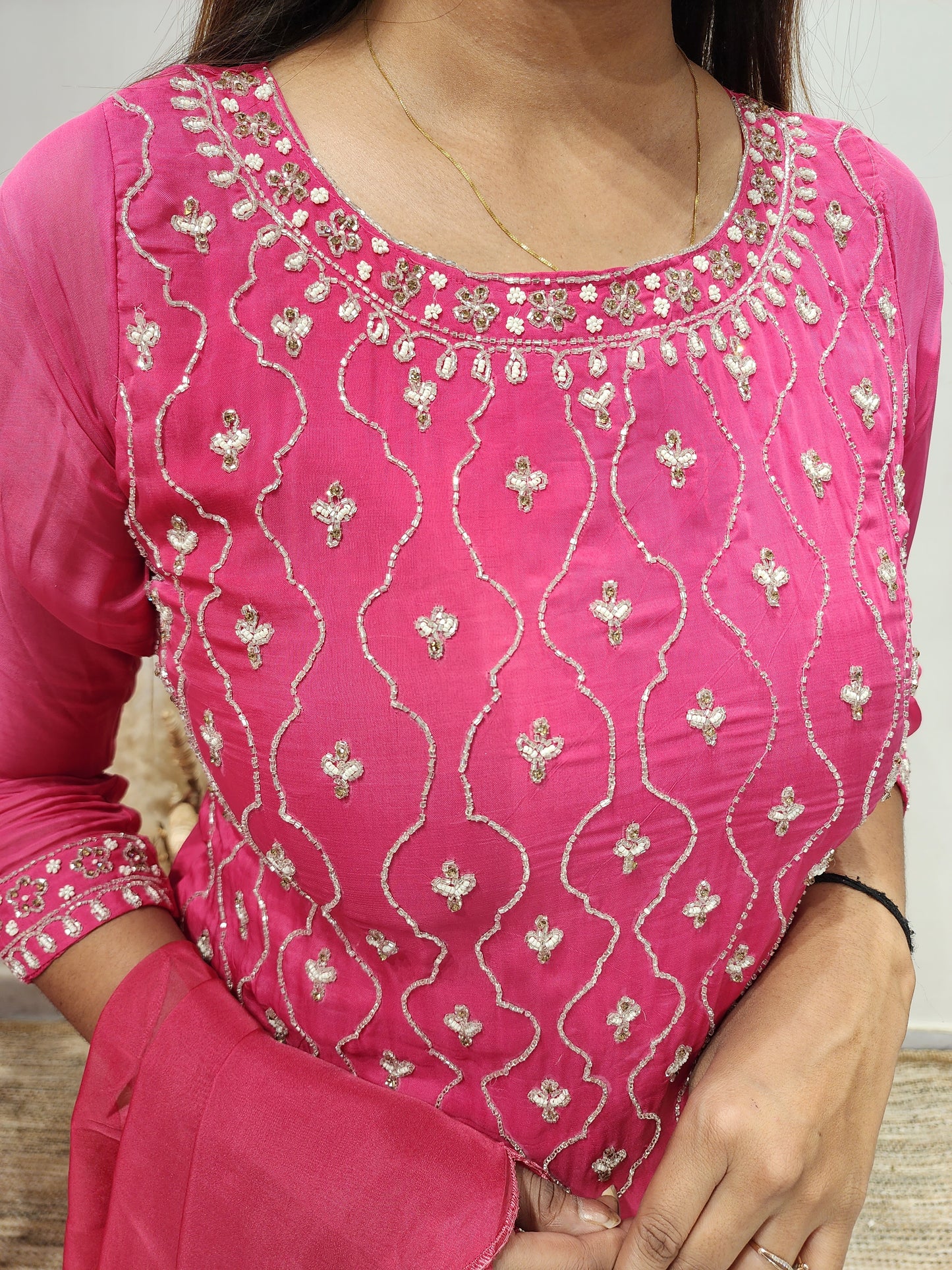 SHADES OF PINK EMBROIDED DIVIDER SET