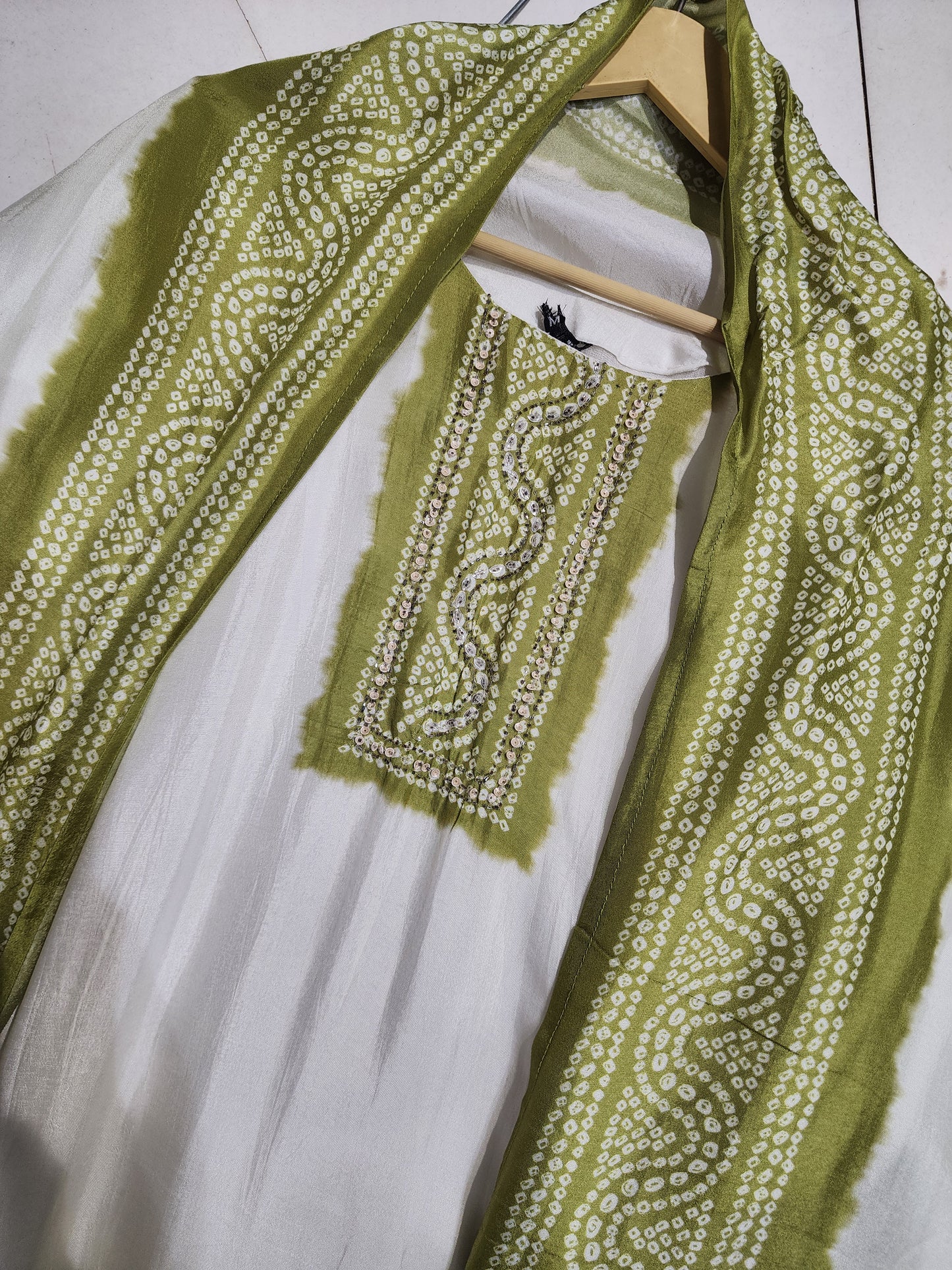 Bandhani print straight suit