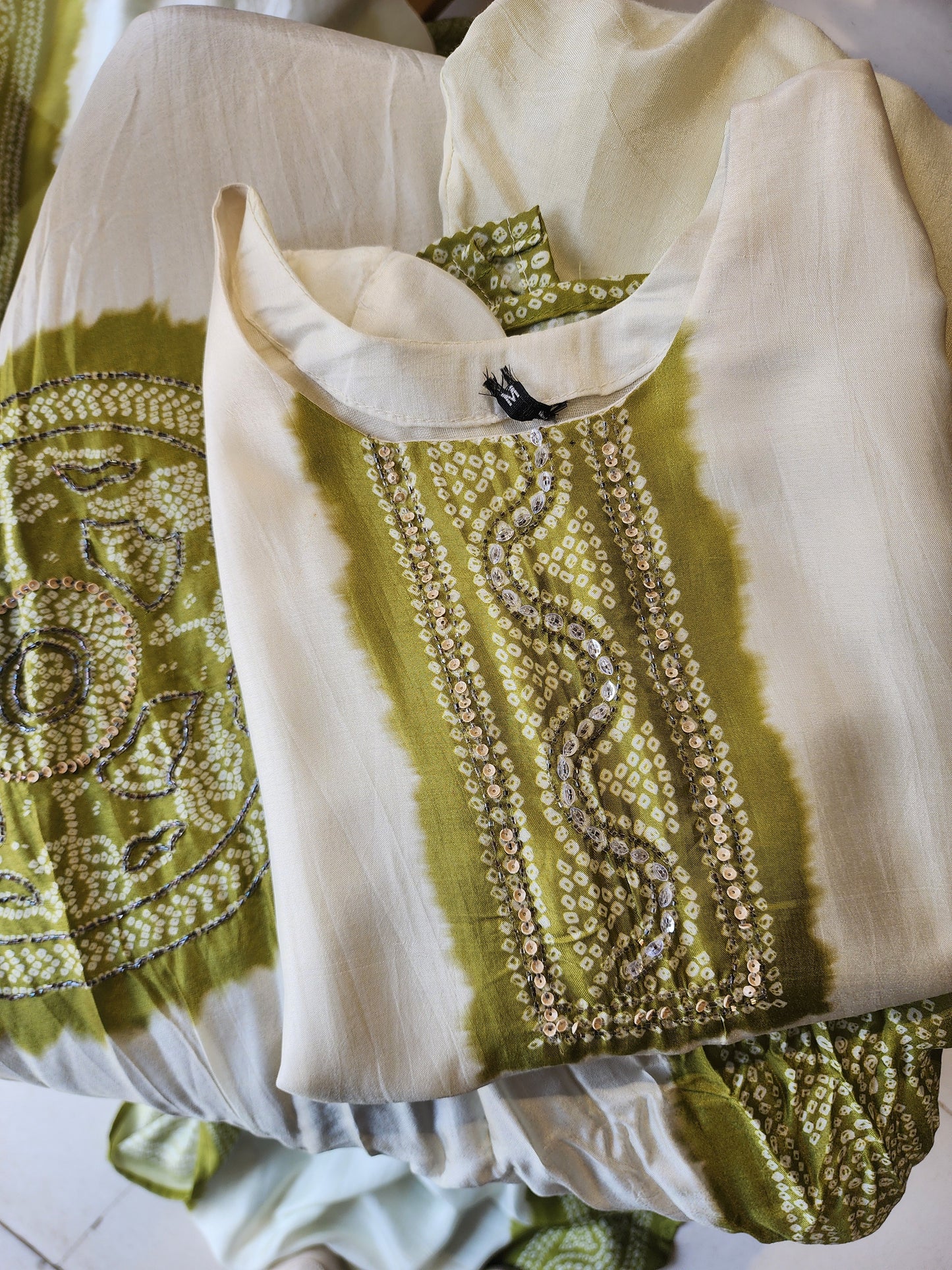 Bandhani print straight suit