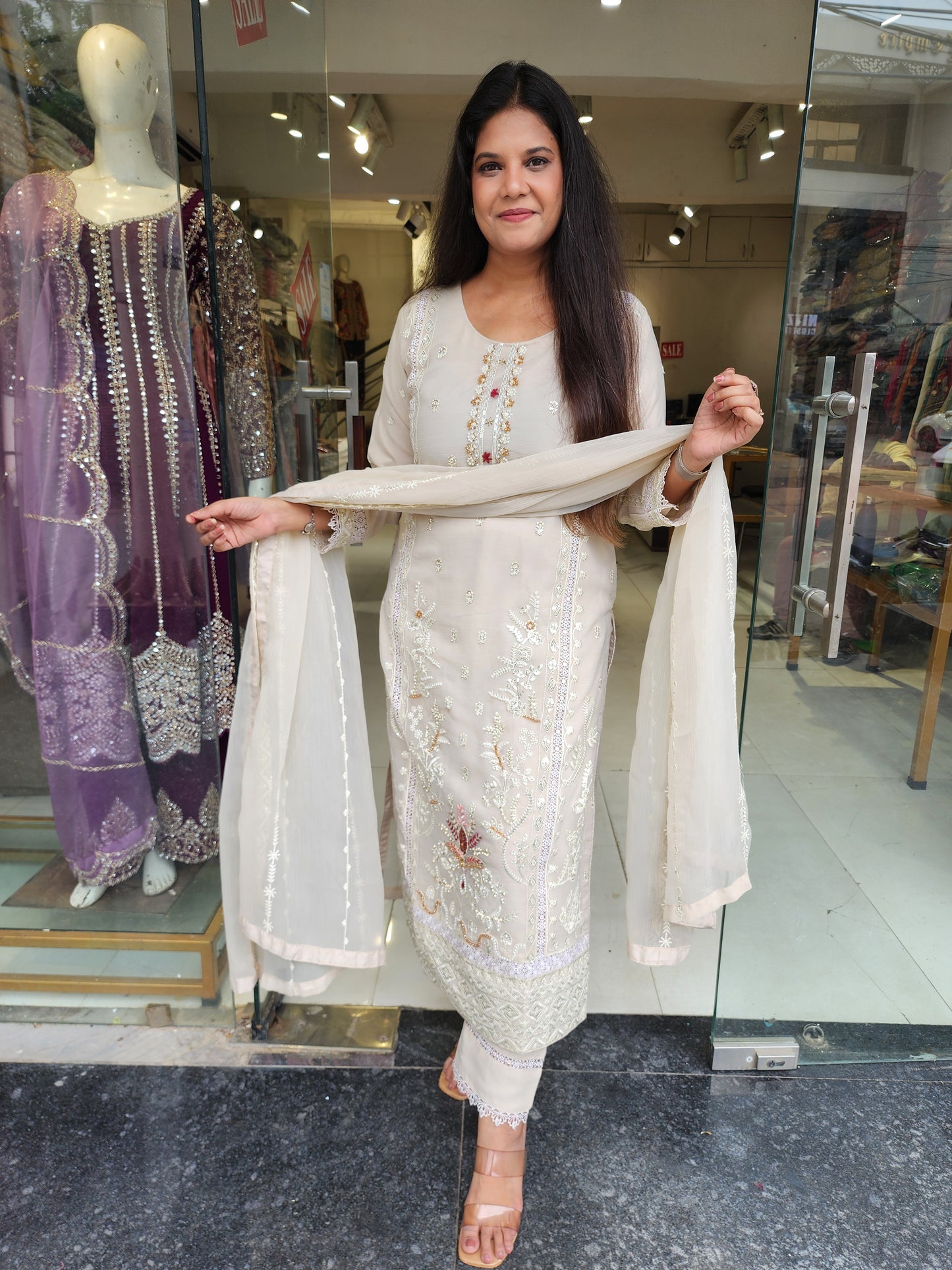 Ivory handwork straight suit