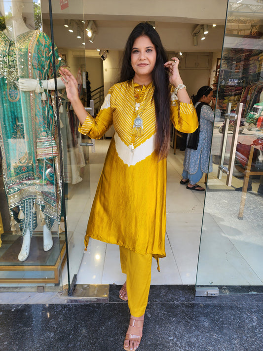 Tye & dye mustard yellow sco-ord set with necklace