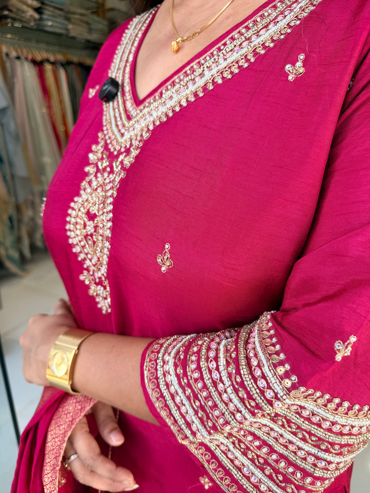 Celebrity style temple look suit
