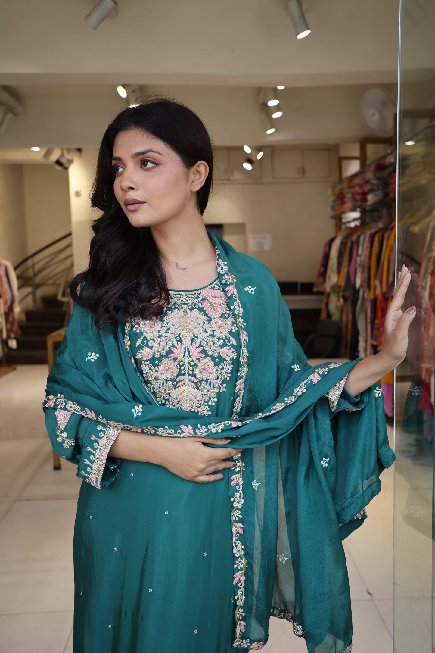 Thread embroided crepe garara suit