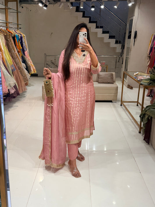 Jacquard weaving straight cut suit