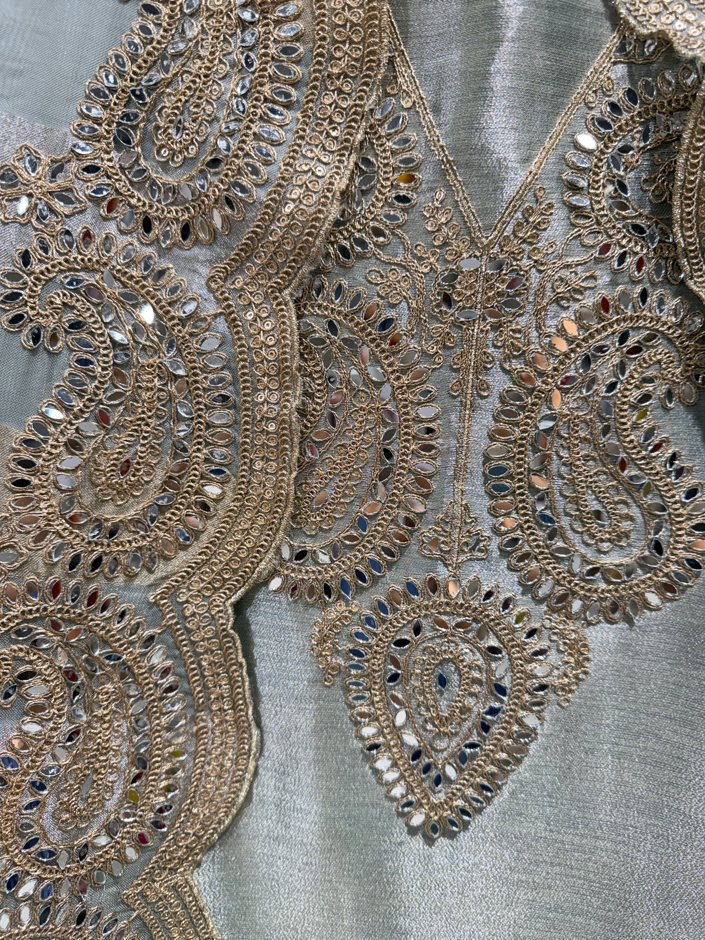 Unstitched suit girraf tissue
