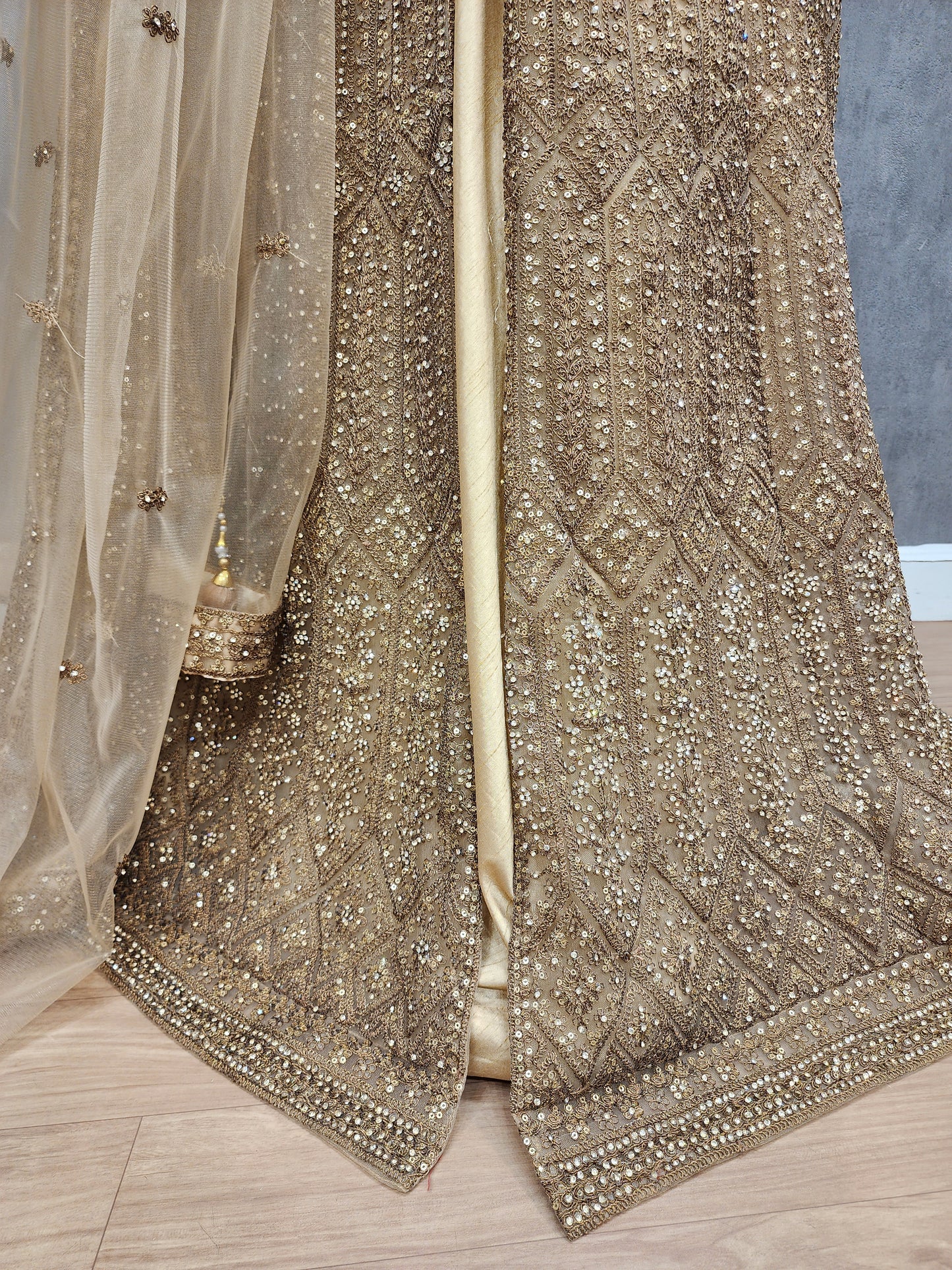 Aishwarya centre slit 2piece indowestern gown with belt