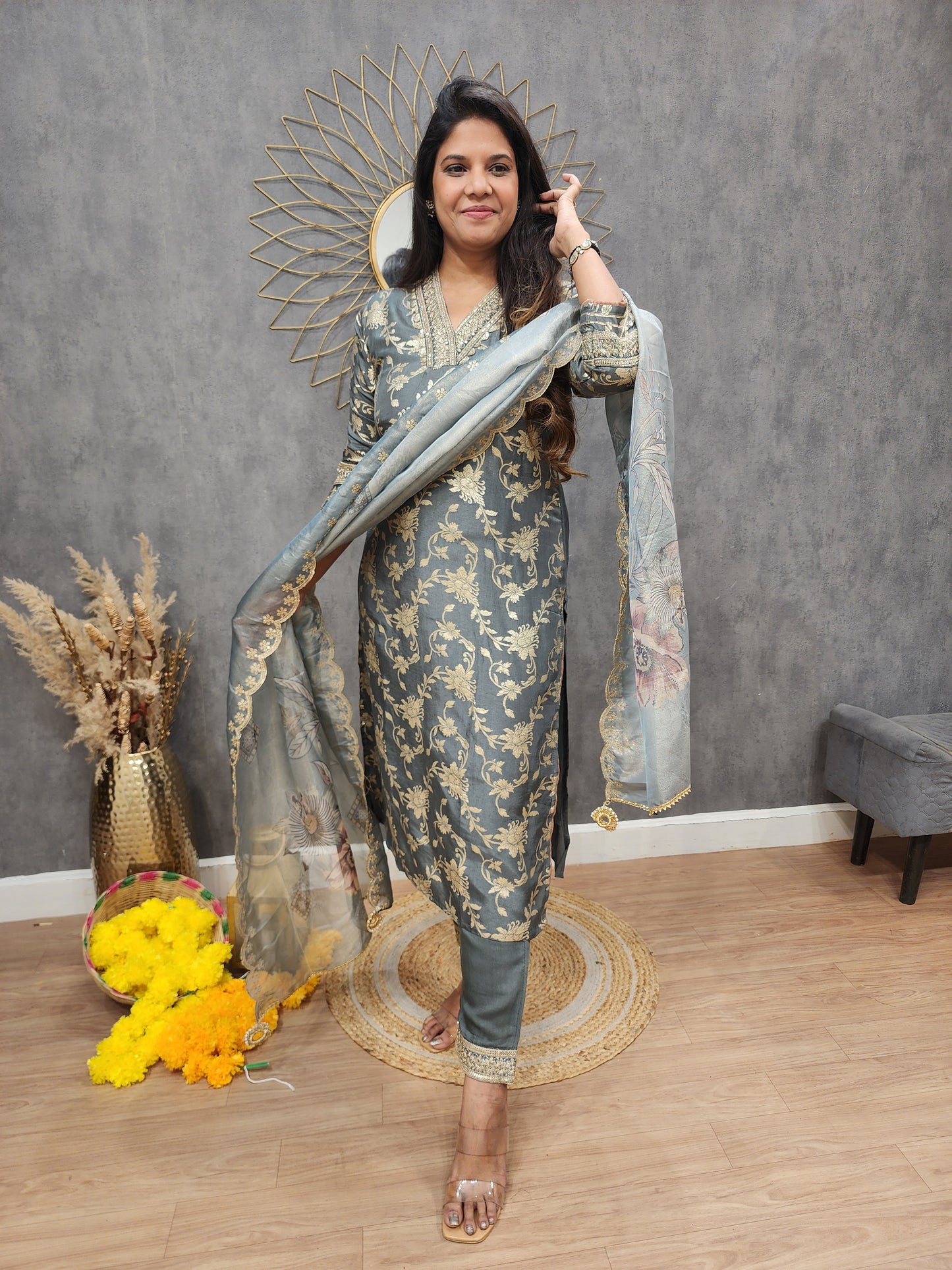 Waris metallik green weaving straight cut suit