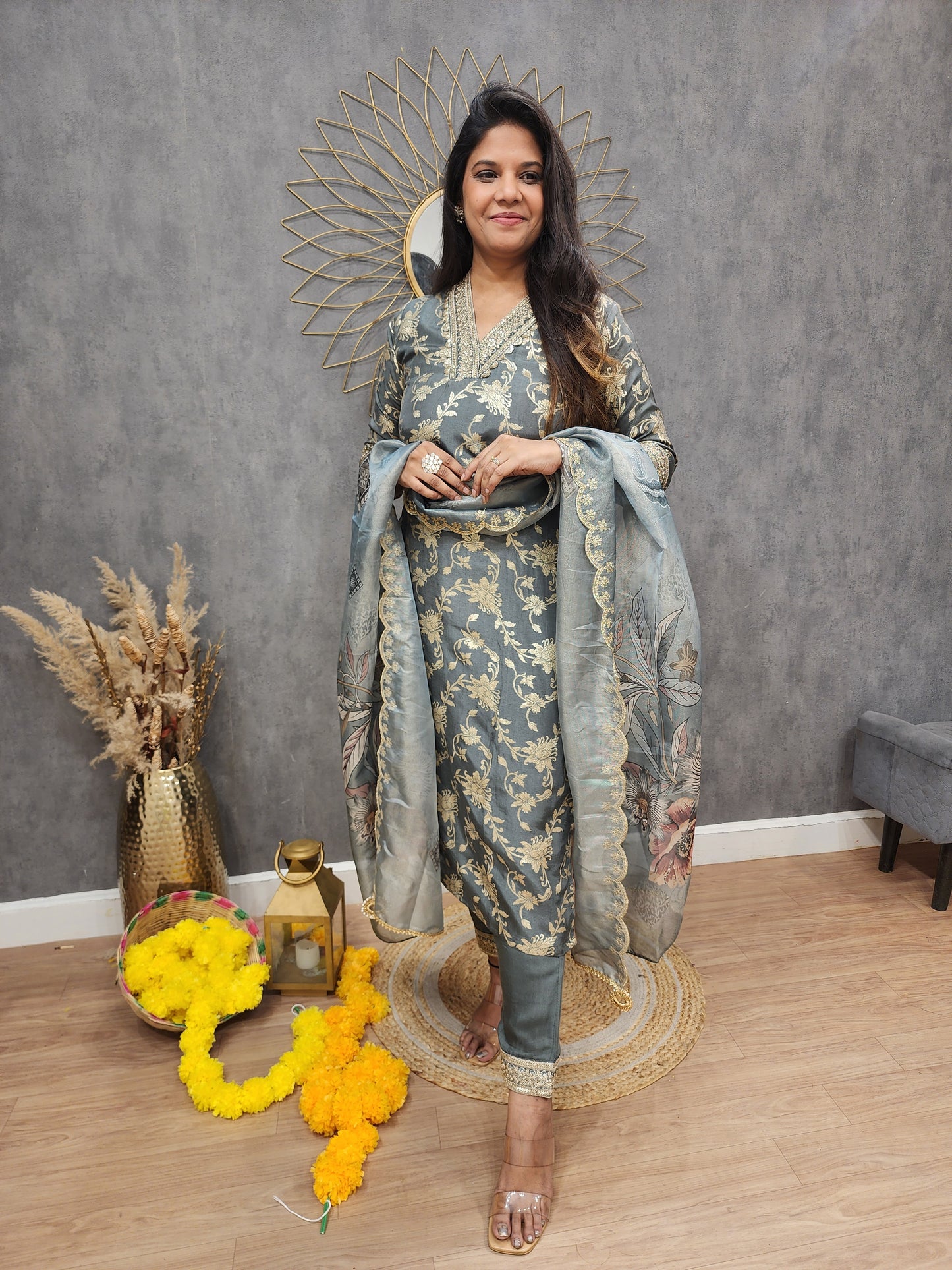 Waris metallik green weaving straight cut suit