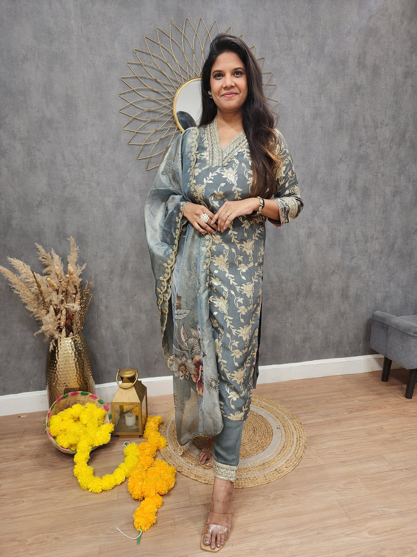 Waris metallik green weaving straight cut suit