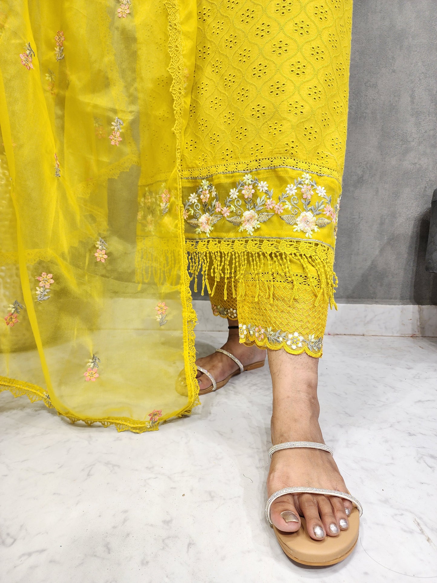 HINA PAKISTANI EMBROIDED YELLOW SCHIFFLY SUIT WITH ORGANZA DUPATTA