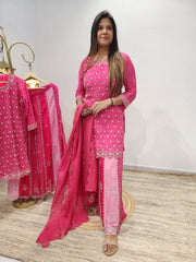 SHADES OF PINK EMBROIDED DIVIDER SET