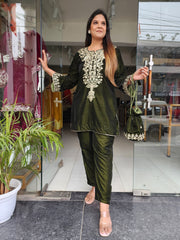 DUAL TONE DEEP GREEN VELVET EMBROIDED CO-ORD SET WITH POTLI