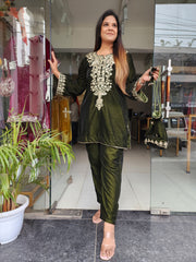 DUAL TONE DEEP GREEN VELVET EMBROIDED CO-ORD SET WITH POTLI