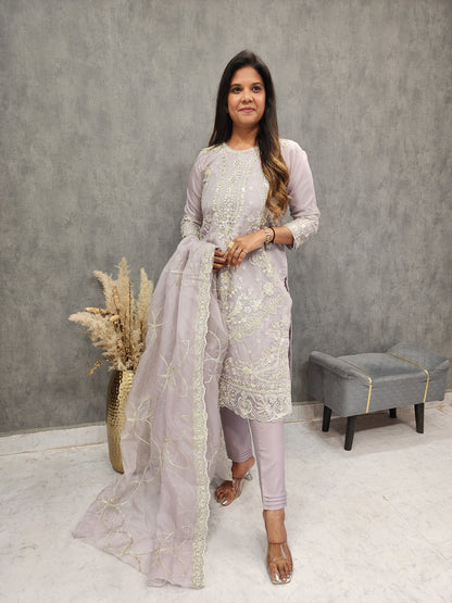 LIGHT PURPLE EMBROIDED PAKISTANI SUIT