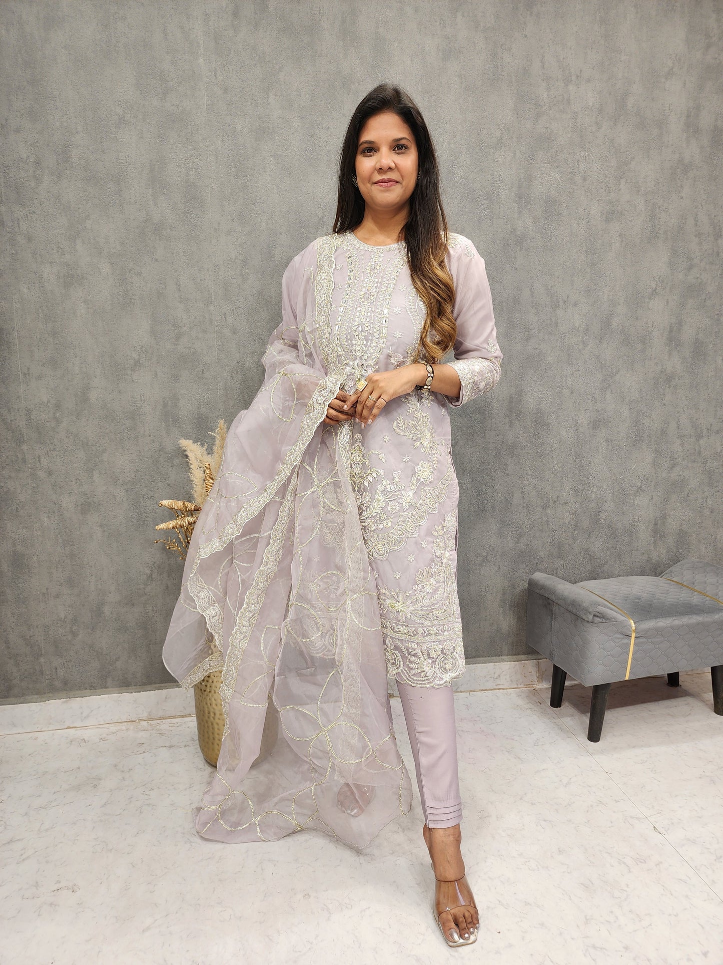 LIGHT PURPLE EMBROIDED PAKISTANI SUIT