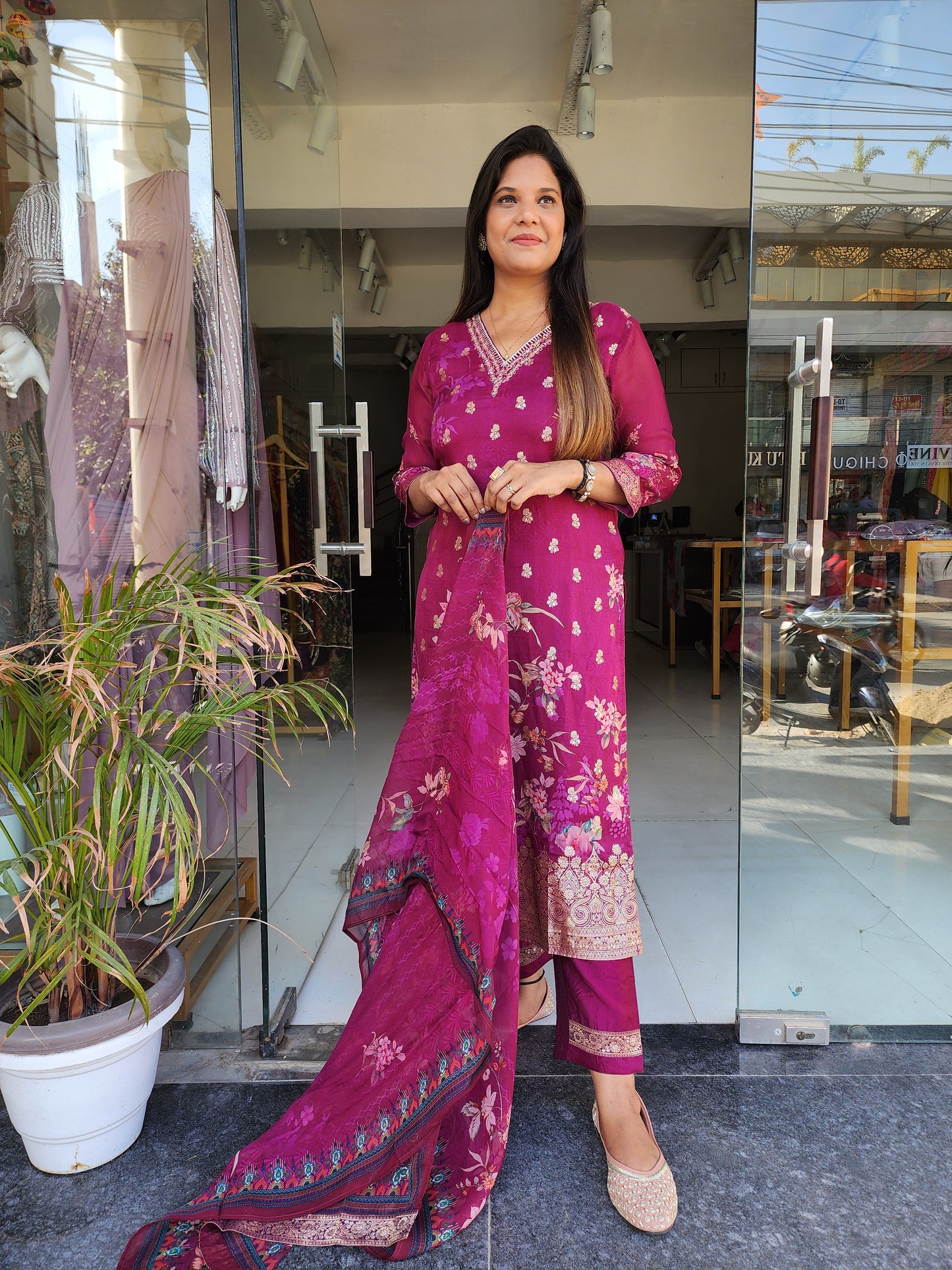 PLUM FLORAL PRINT EMBROIDERED WEAVING STRAIGHT SUIT