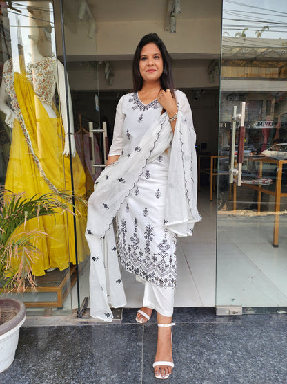 MANNAT OFF WHITE BLACK EMBROIDERED PAKISTANI SUIT