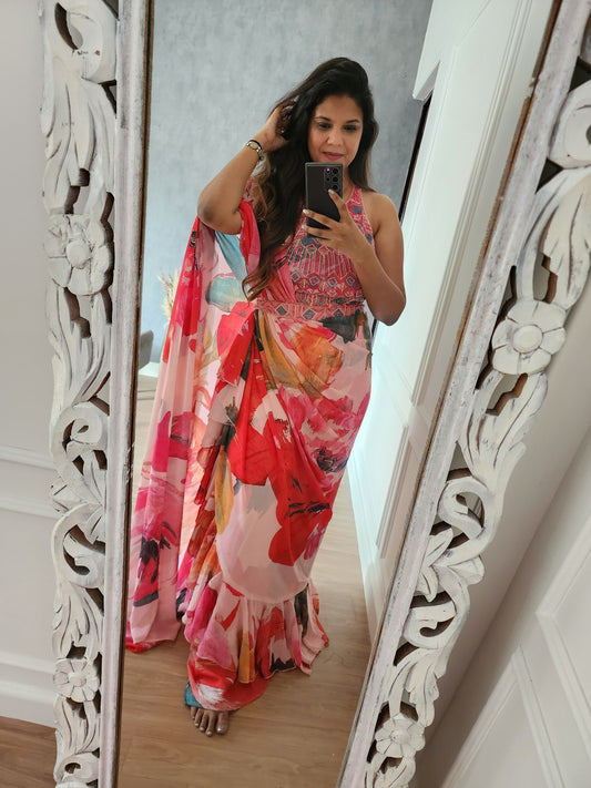 Shop Premium Pool Party Outfits For Women Online - Modern Sahiba MODERNSAHIBA Shop Premium Pool Party Outfits For Women Online - Modern Sahiba MODERNSAHIBA