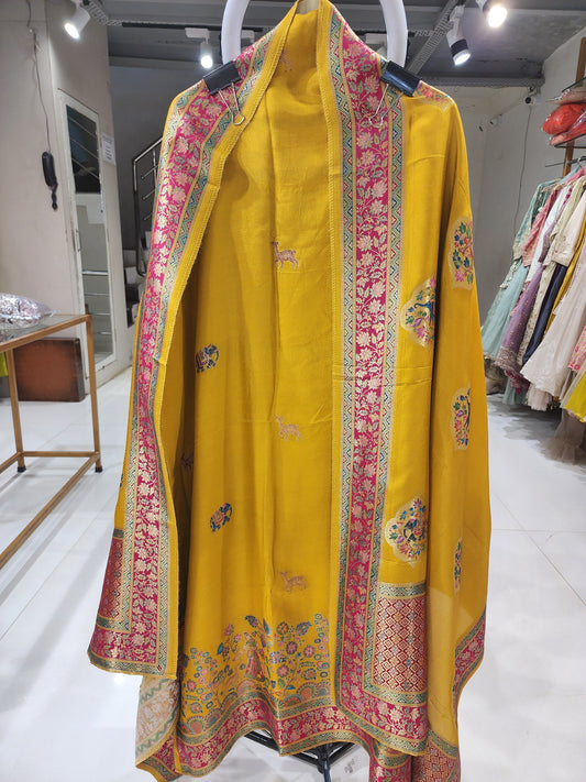 Unstitched weaving suit