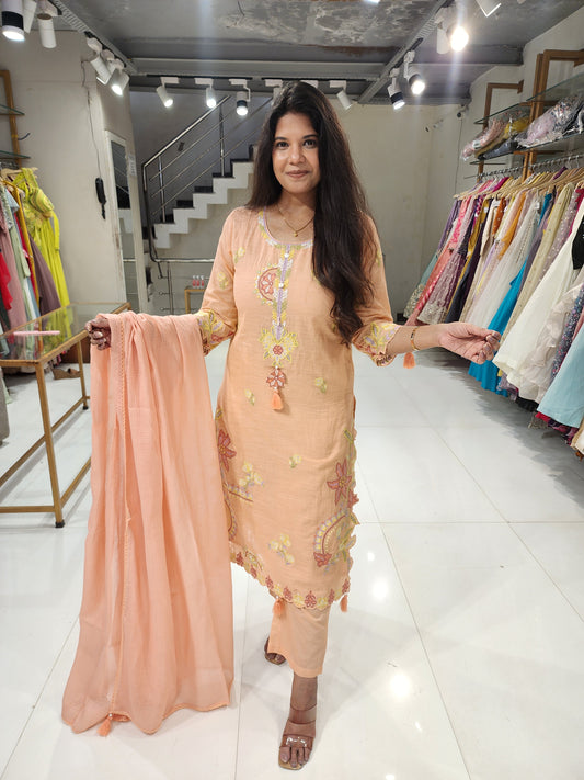 Applique cut straight suit
