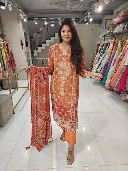 Straight tissue ombre suit