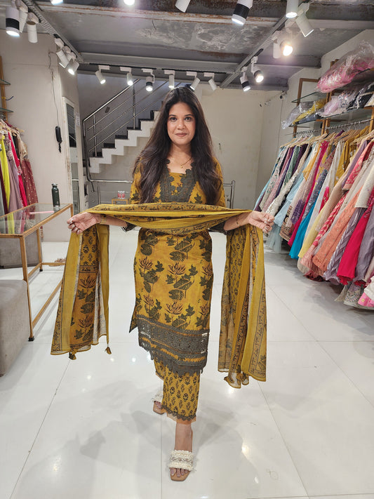 Lace cotton straight suit