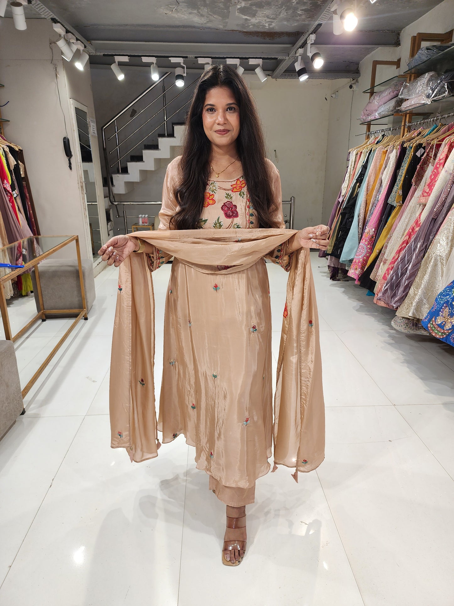 A line crepe floral embroided suit