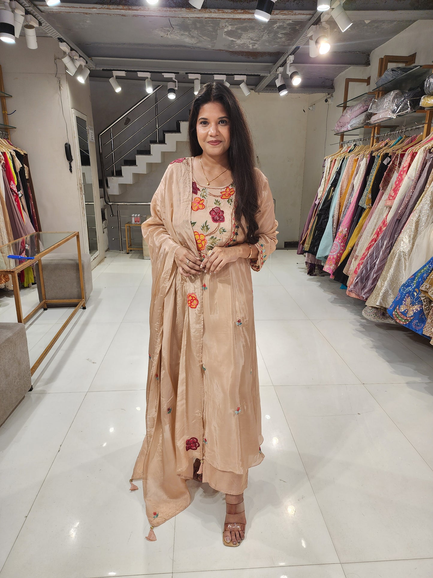 A line crepe floral embroided suit
