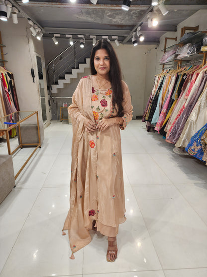 A line crepe floral embroided suit