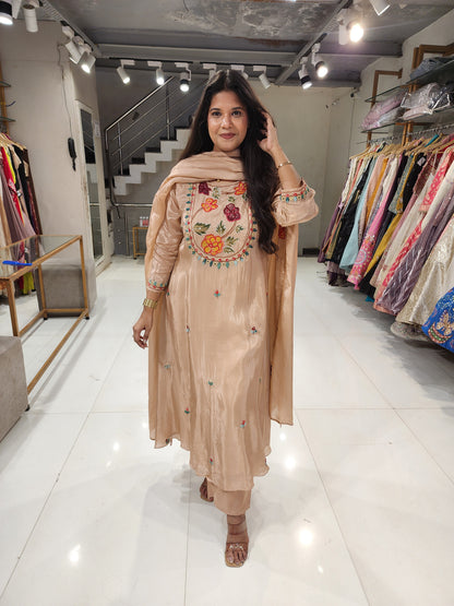 A line crepe floral embroided suit