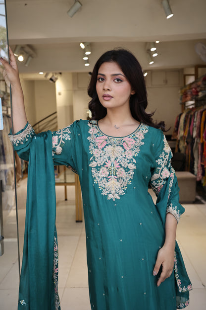 Thread embroided crepe garara suit