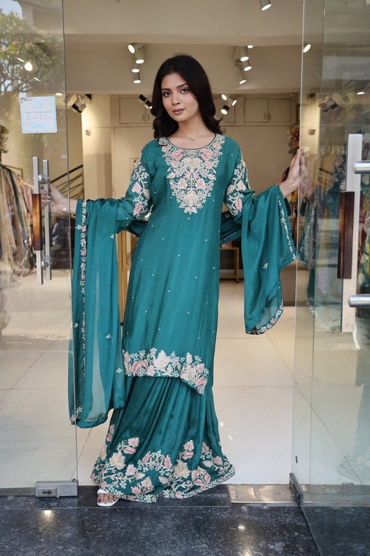 Thread embroided crepe garara suit