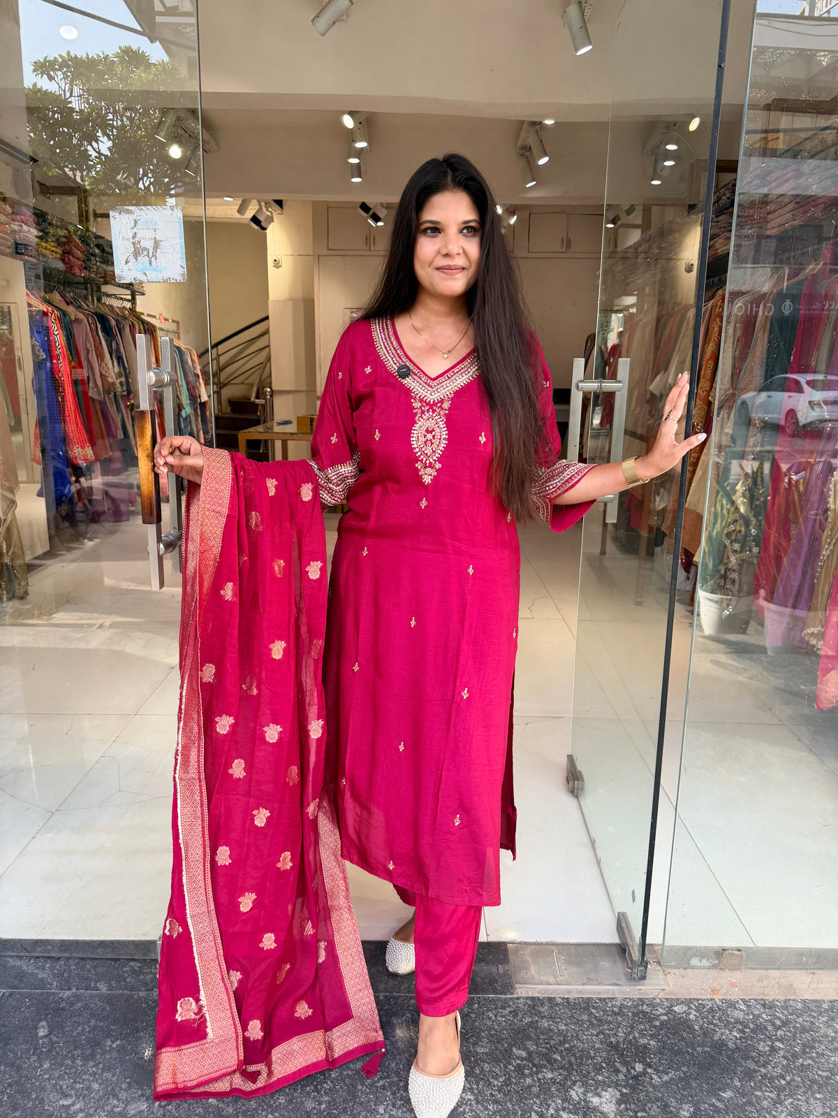 Celebrity style temple look suit