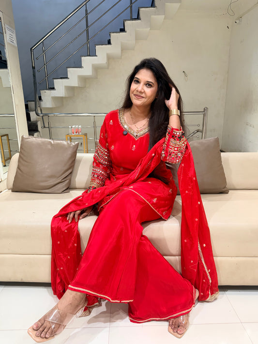 Red sleeves jewel work suit