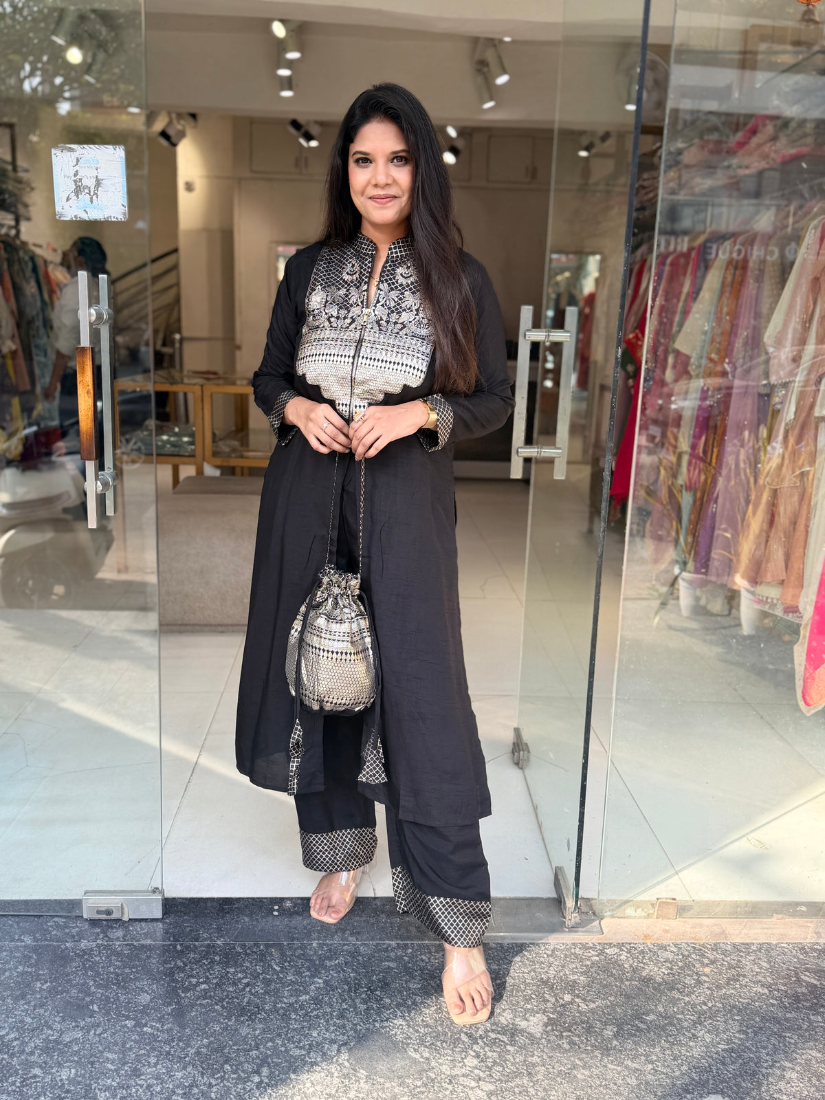 Black centre slit potli outfit