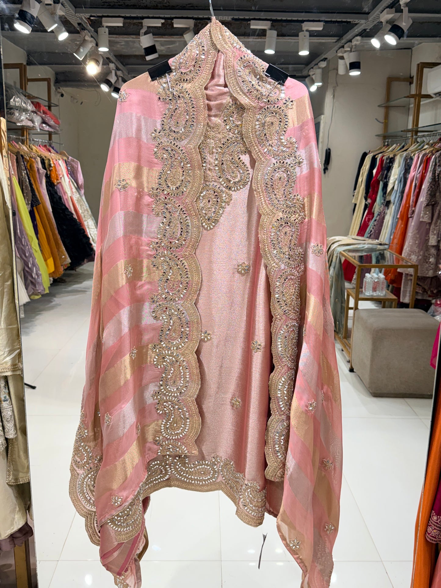 Unstitched suit girraf tissue