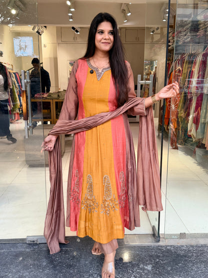 Mull chandwri anarkali suit- boota