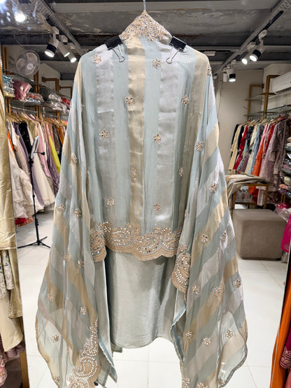 Unstitched suit girraf tissue