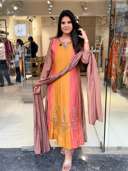 Mull chandwri anarkali suit- boota