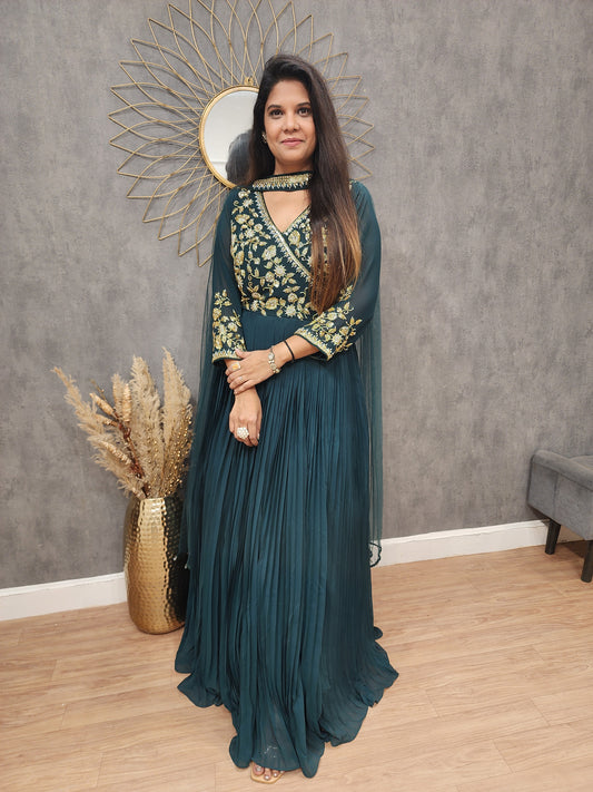 Shop Premium Pool Party Outfits For Women Online - Modern Sahiba MODERNSAHIBA Shop Premium Pool Party Outfits For Women Online - Modern Sahiba MODERNSAHIBA