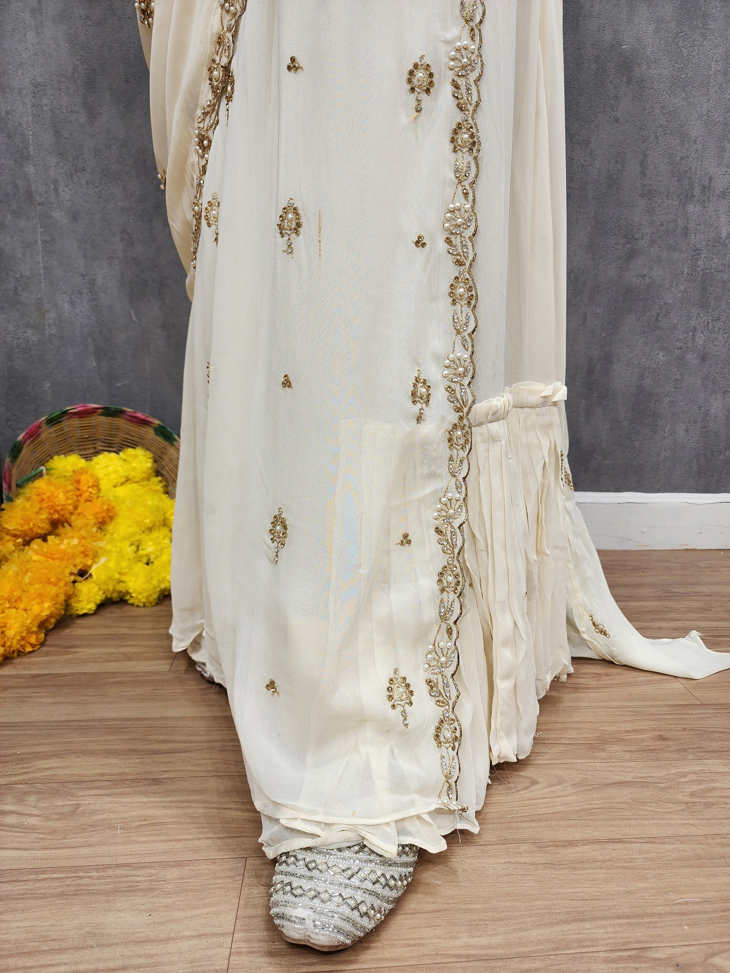 Meher off white Embellished drape saree with necklace